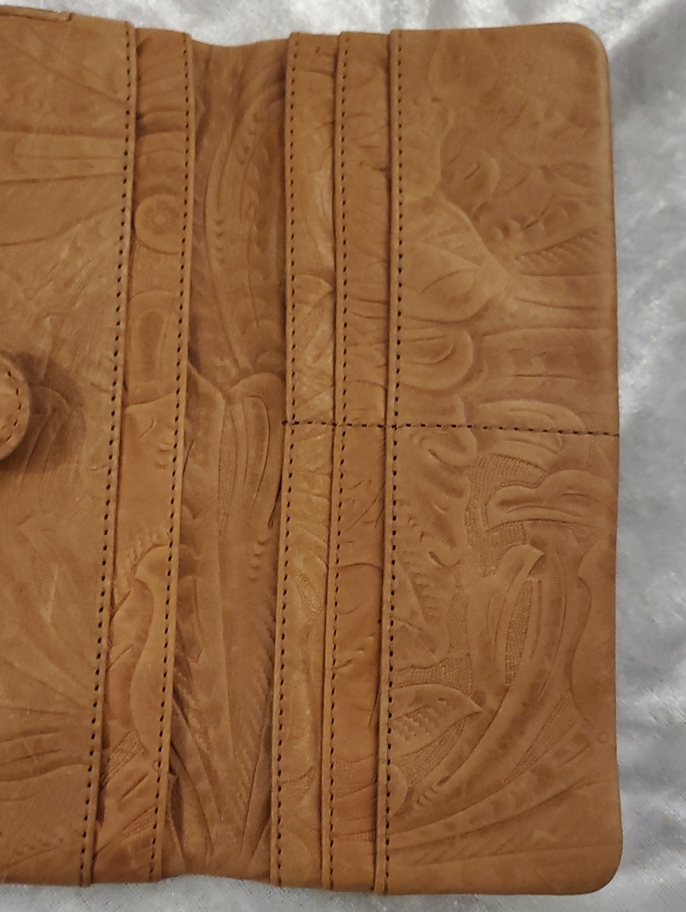 Classic Embossed Genuine Leather Wallet - Tan NWOT - Picture 9 of 17